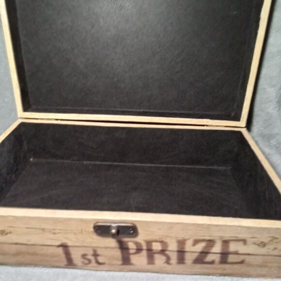 Wood Box With Chickens Home Decor - Picture 3 of 9